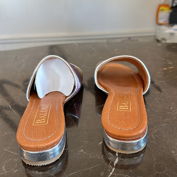 NWT Valdez silk slides size 38 silver heal - Picture 2 of 3